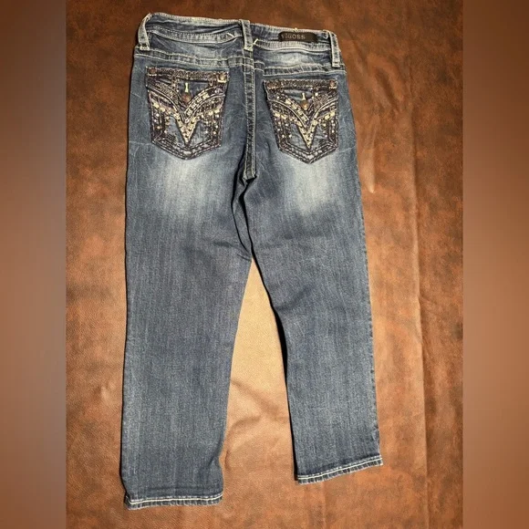 Vigoss Women's Dark Wash Capri jeans. Size 4 - Picture 3 of 10